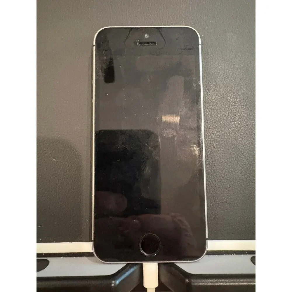 Apple iPhone SE A1662 16GB Verizon For Parts Cracked Screen